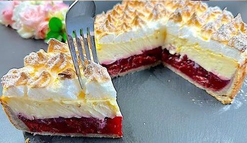 Himmelstorte mit Sauerkirschen: Ein himmlisches Rezept in nur 30 Minuten