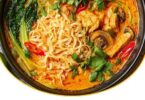Thai Kokos-Curry-Nudelsuppe – cremig, würzig & schnell