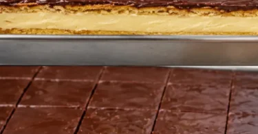 LPG-Kuchen aus der DDR mit Vanille-Buttercreme, Butterkeksen und Schokoladenglasur
