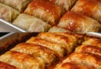 Omas Kohlrouladen mit Hackfleisch in Tomatensoße aus dem Ofen