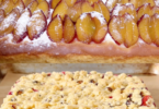 Pflaumenkuchen vom Blech mit Hefeteig, frischen Pflaumen und Streuseln